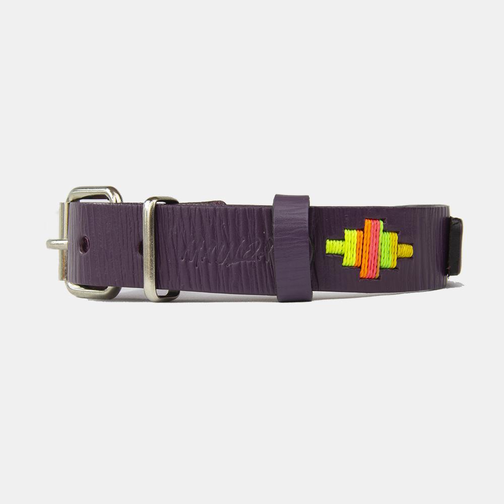 Collar para perros Mauloa, hecho en cuero, modelo Lassie, color Morado Corrugado con bordado en colores