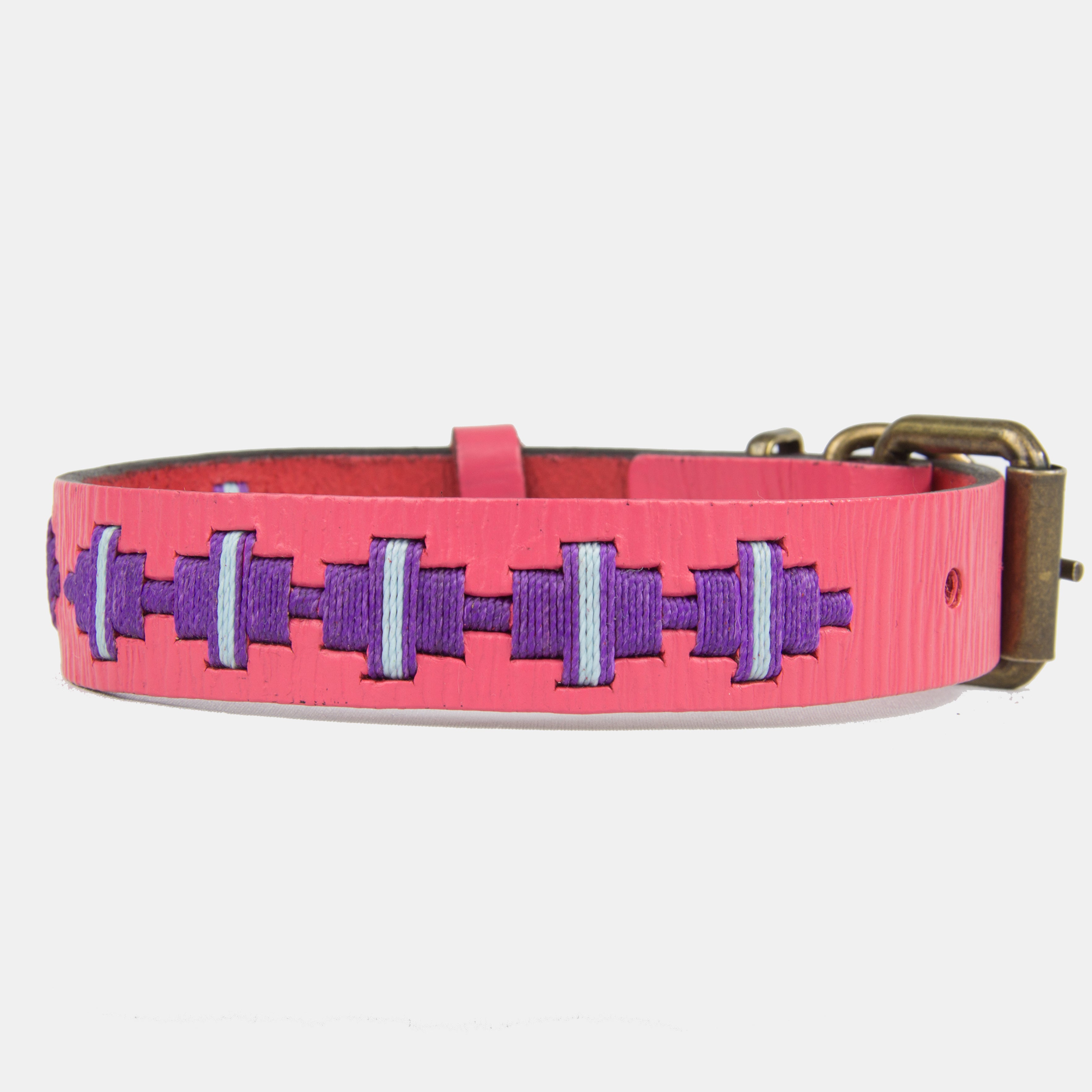 Collar para perro color fucsia, de cuero y muy resistente, hecho especialmente para perros de razas pequeñas, medianas, grandes. 